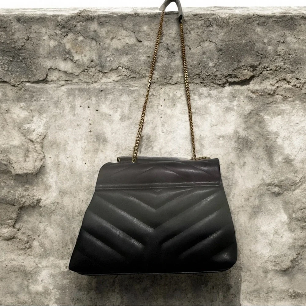 Yves Saint Laurent Bolso de hombro Loulou Matelasse Chevron de cuero pequeño